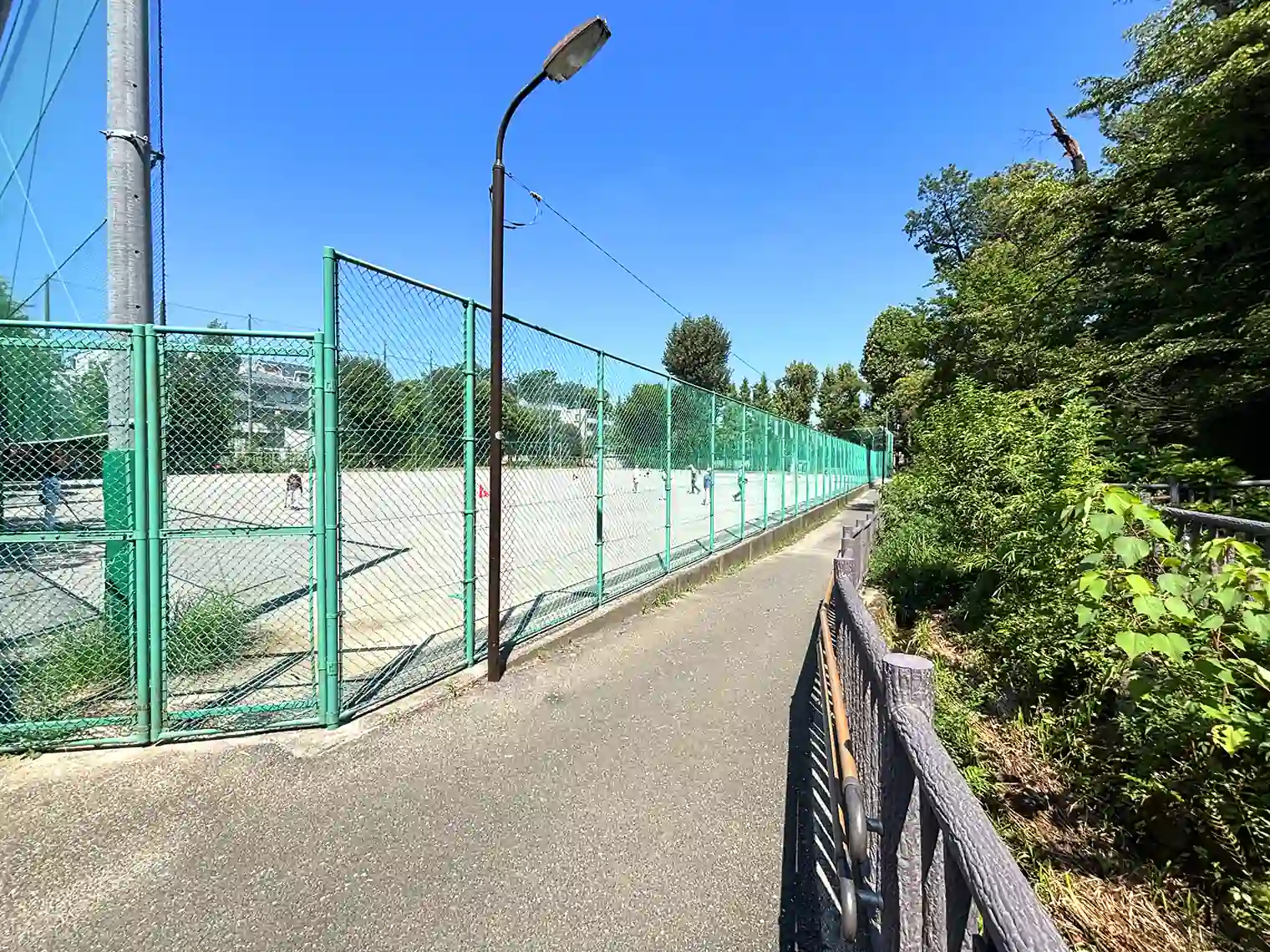 子ども広場と清水窪湧水路