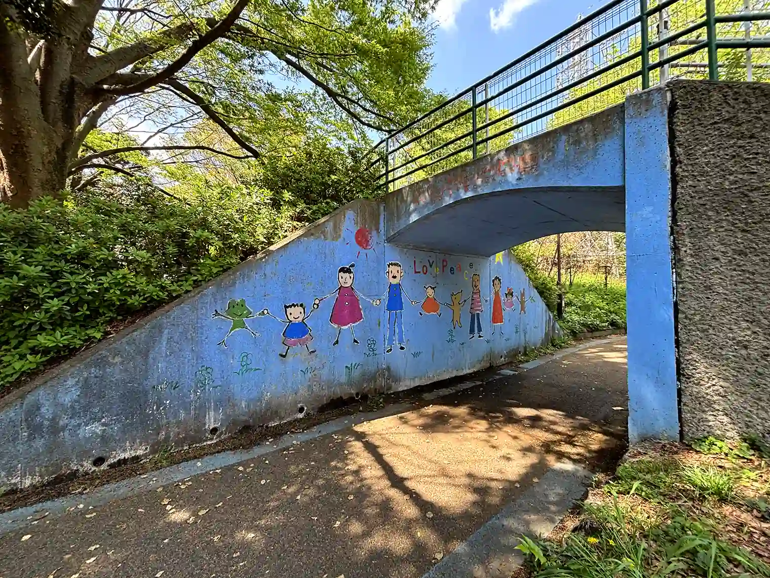 子どもたちの絵による壁画
