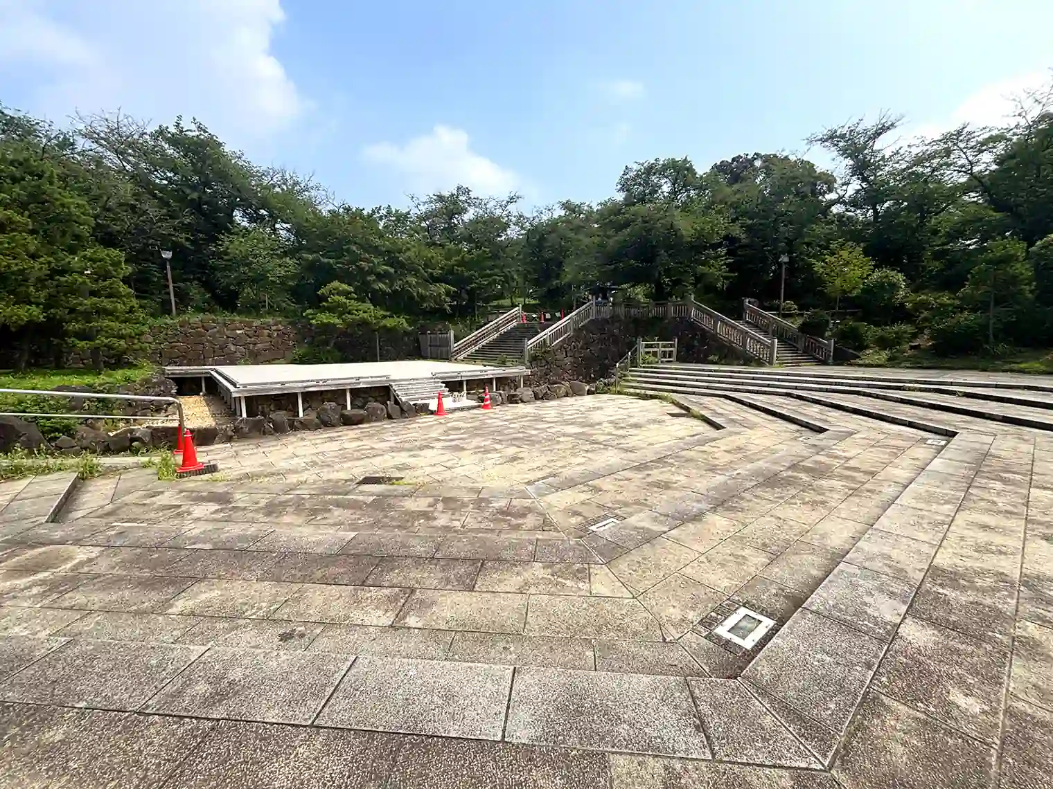 飛鳥舞台（多目的広場）