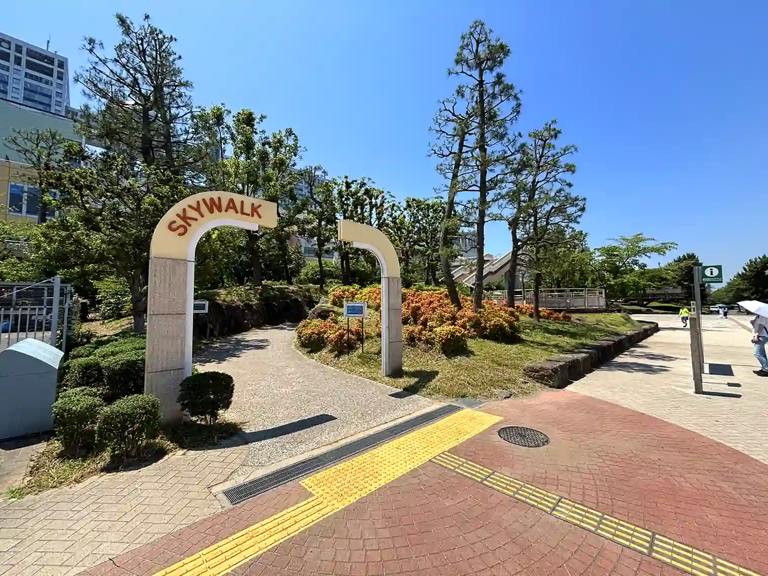 東入口広場