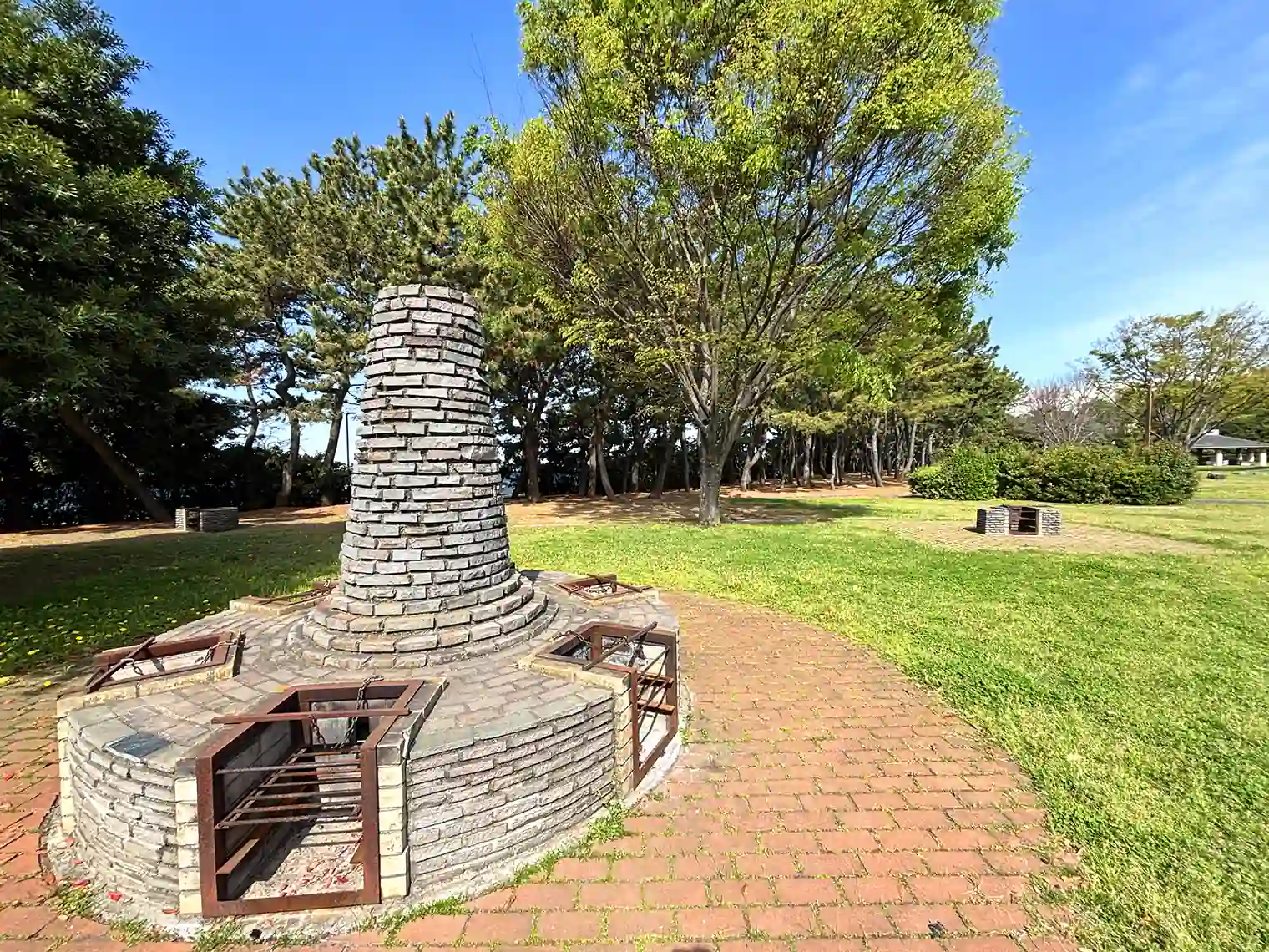キャンプ場のバーベキューコンロ（若洲公園）