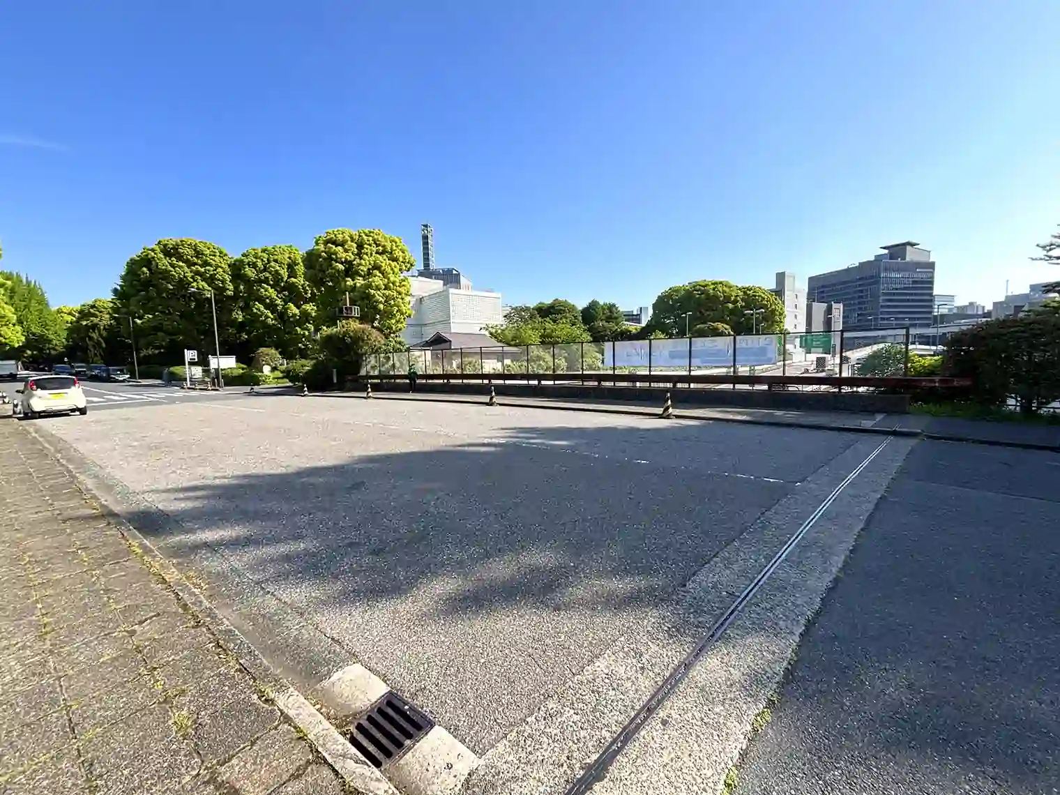 首都高の上を通る道路
