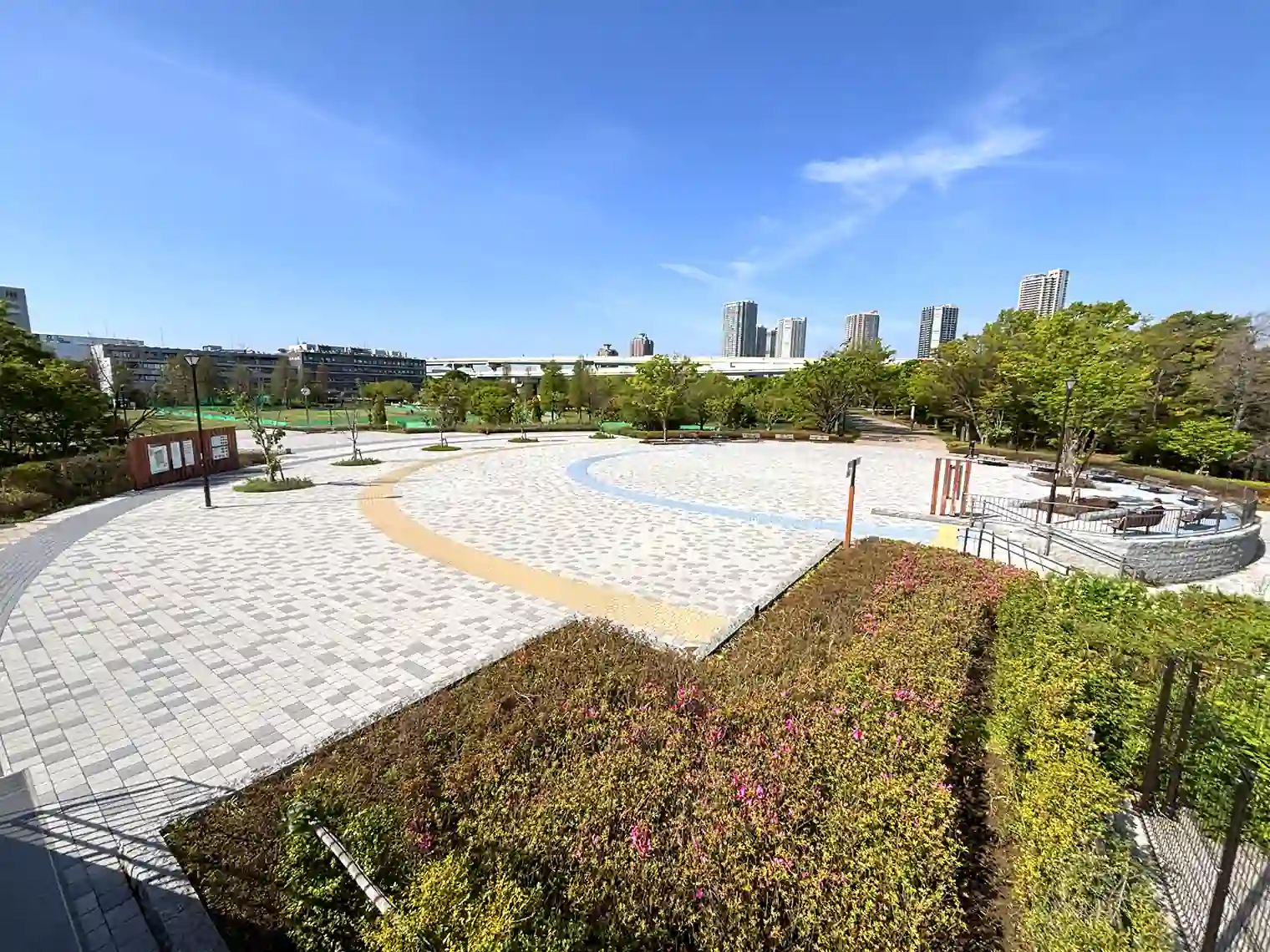 東京アクアティクスセンター前の広場