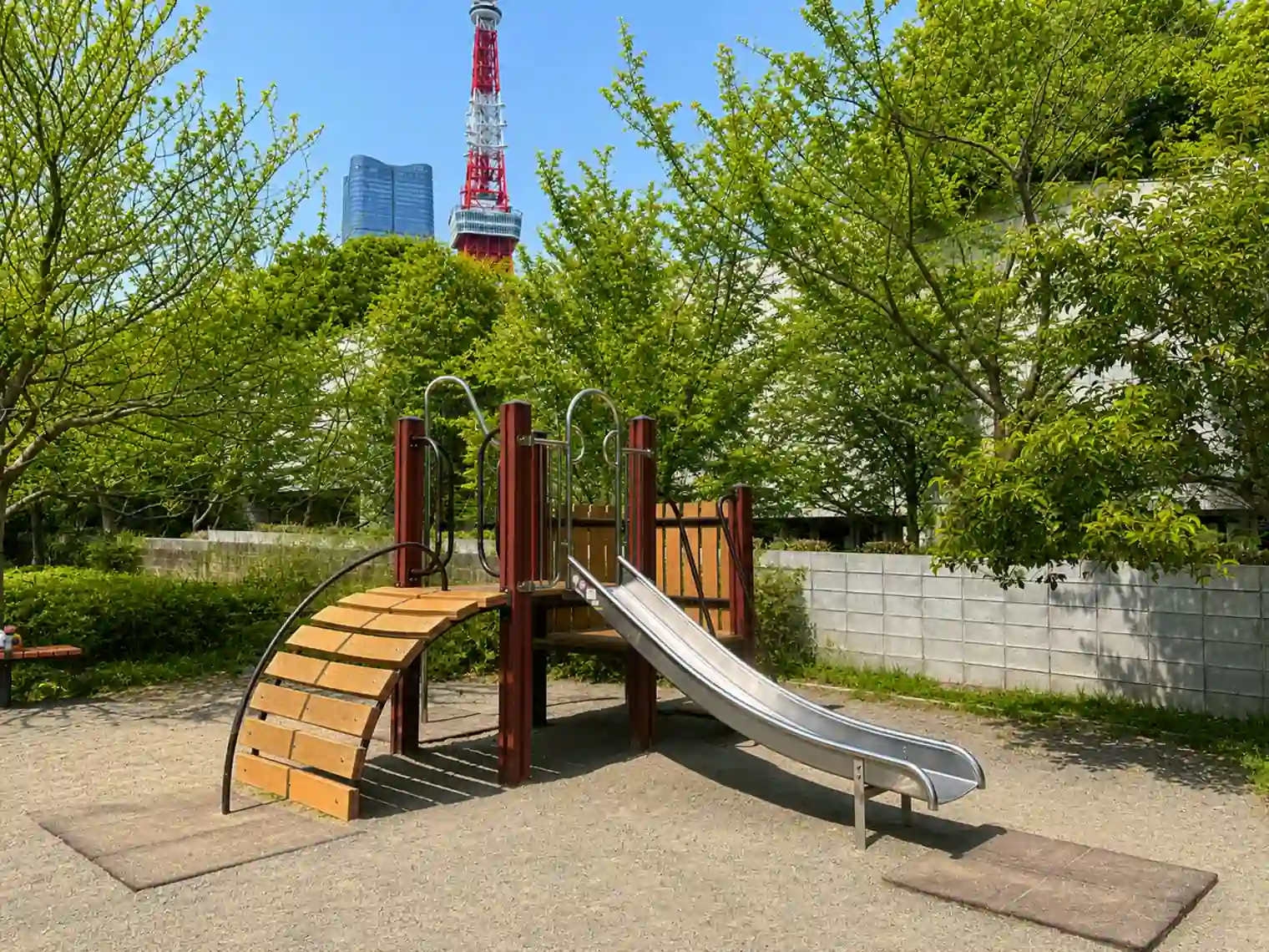 幼児用すべり台（1号地）