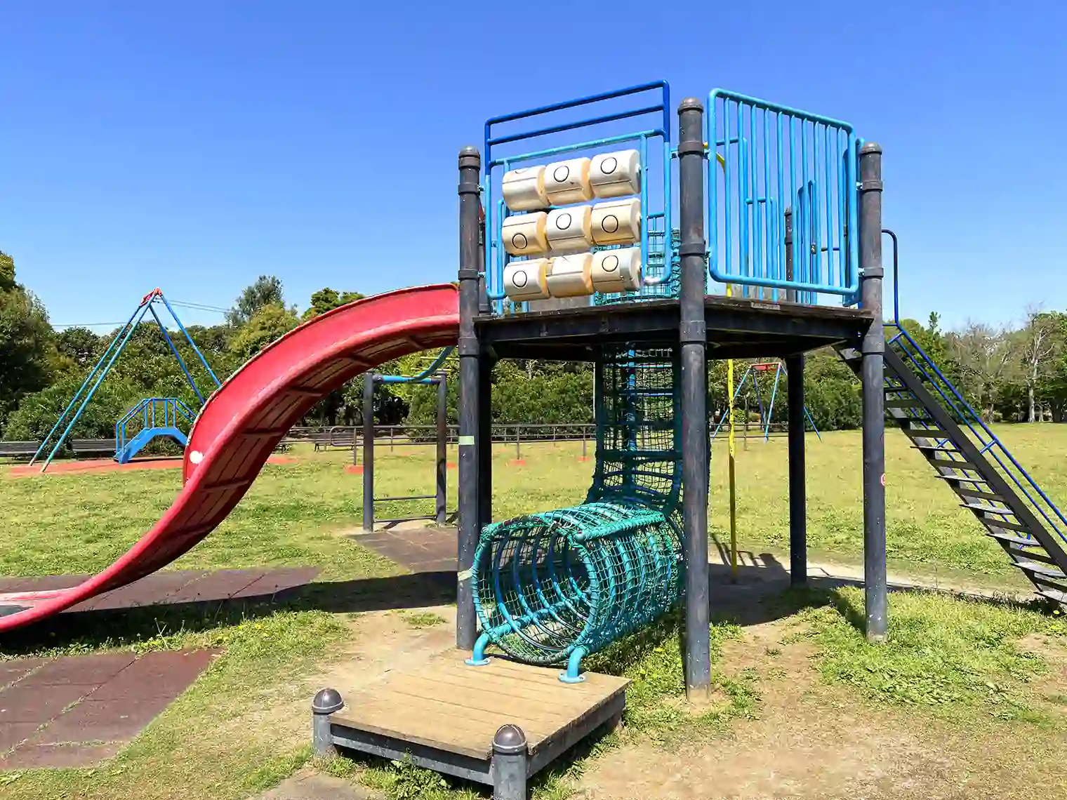 遊具広場の遊具（若洲公園）