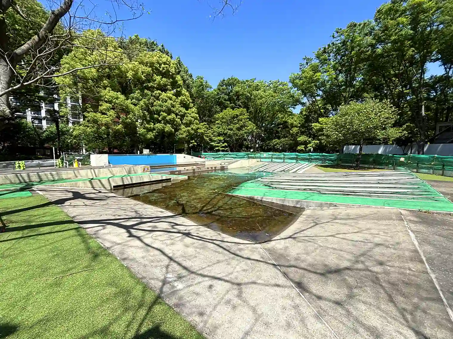 ジャブジャブ池