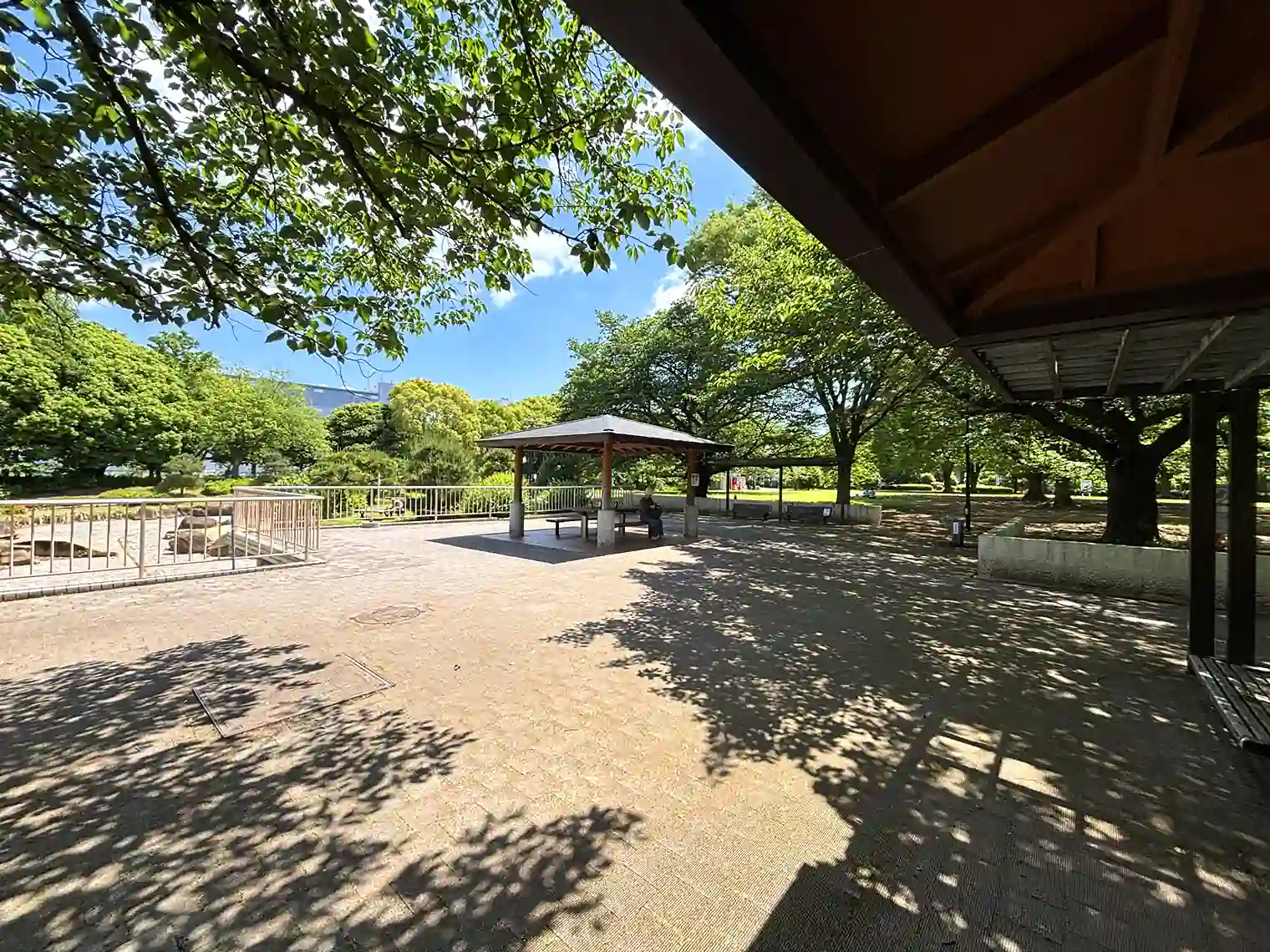 池前のあずまや（B地区）