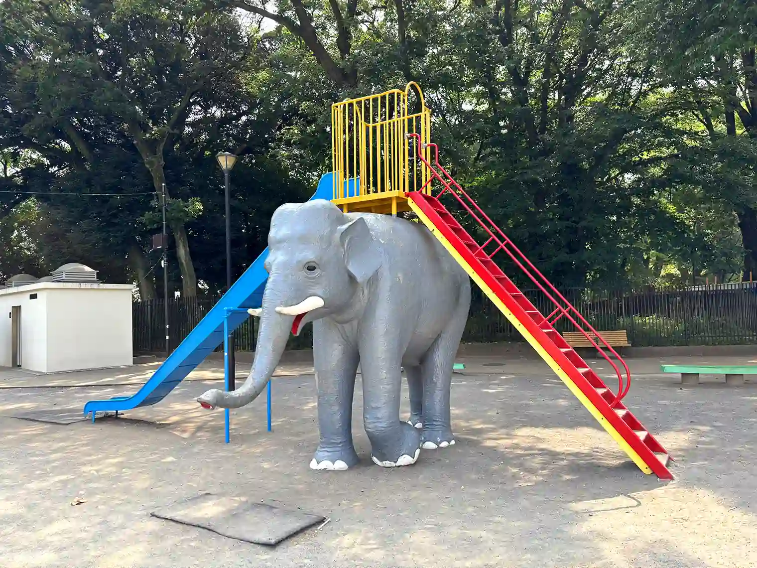 ぞうの滑り台（遊具広場）