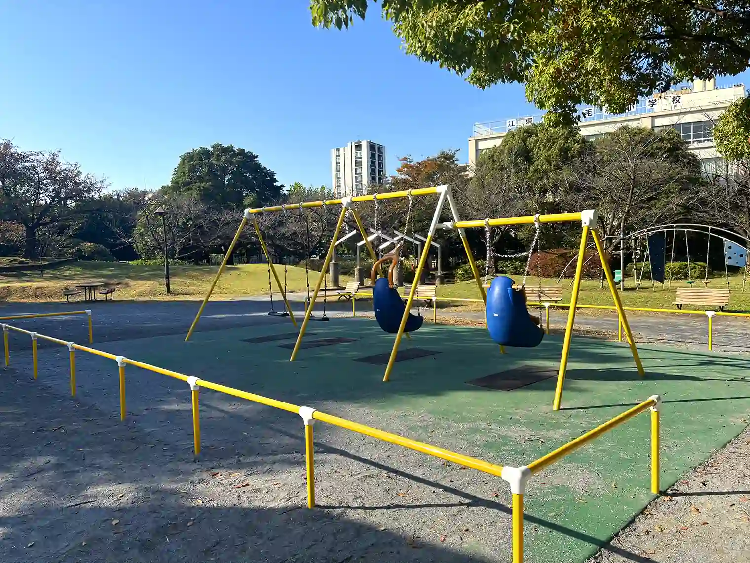 冒険広場のブランコ