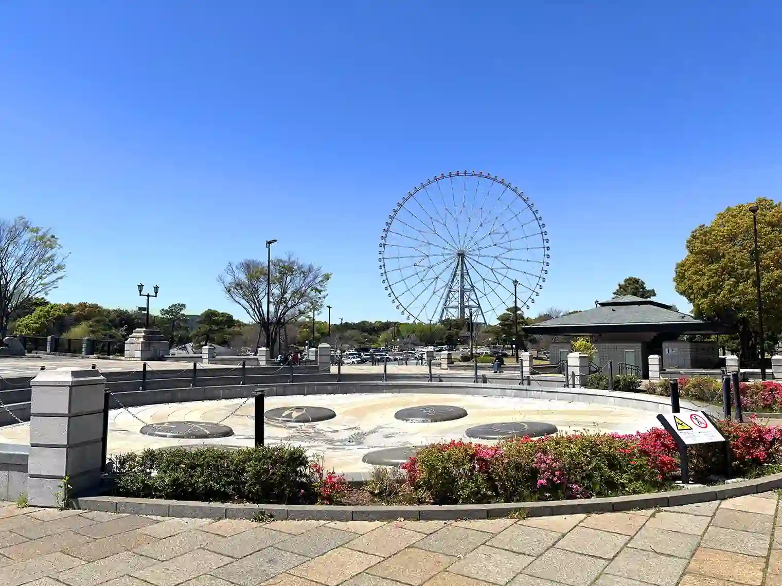 駅前広場の噴水