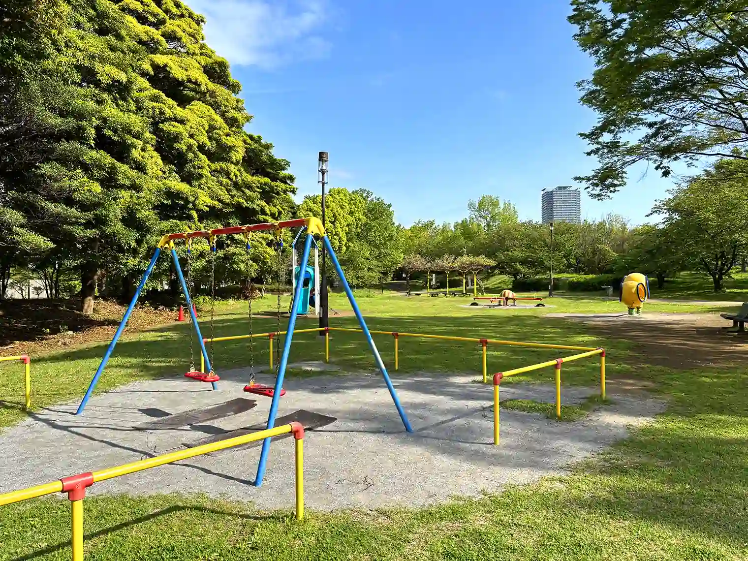 遊具広場のブランコ