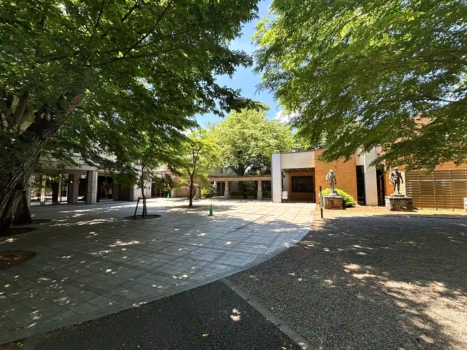 動物園（本園）内の彫刻館