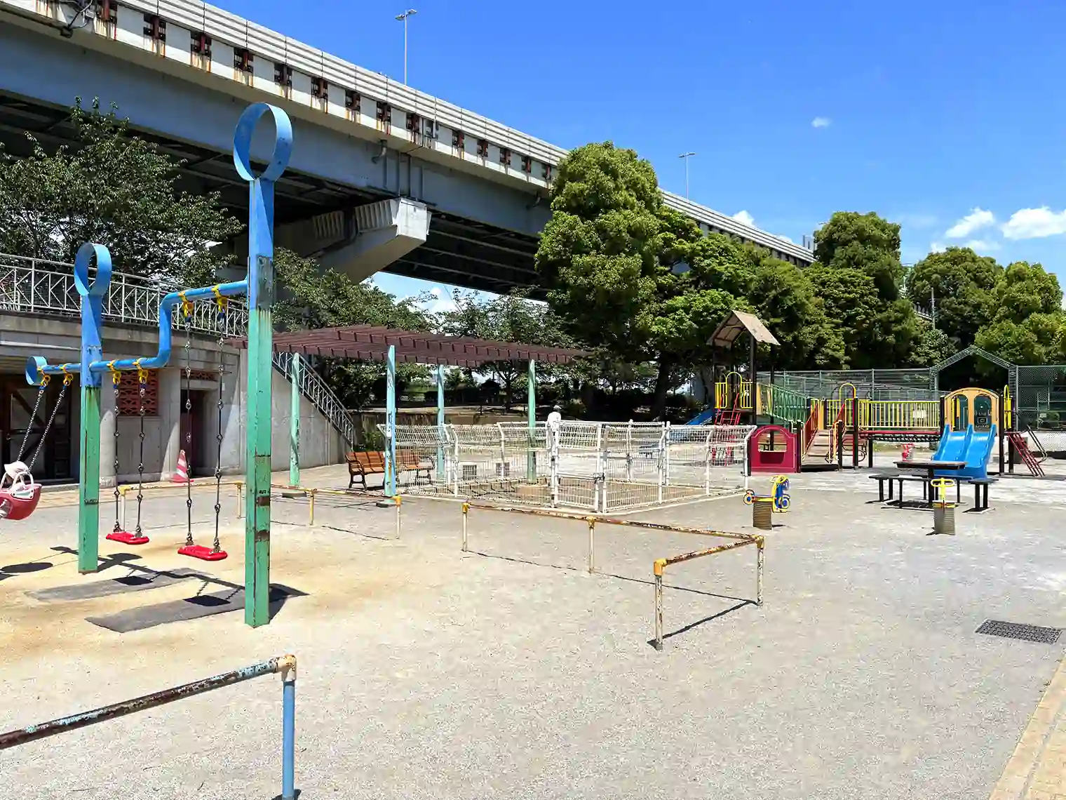 昔ながらの遊具広場