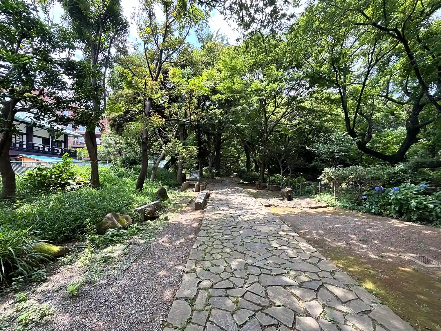 石畳の遊歩道