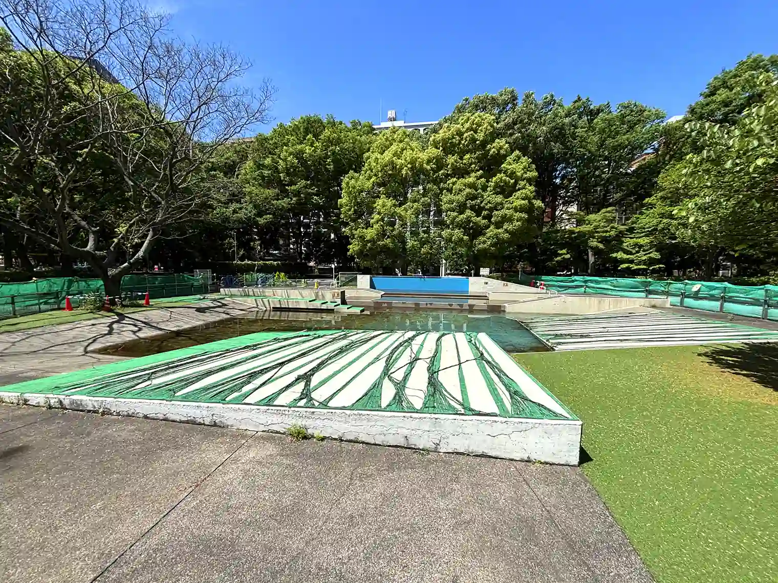 ジャブジャブ池
