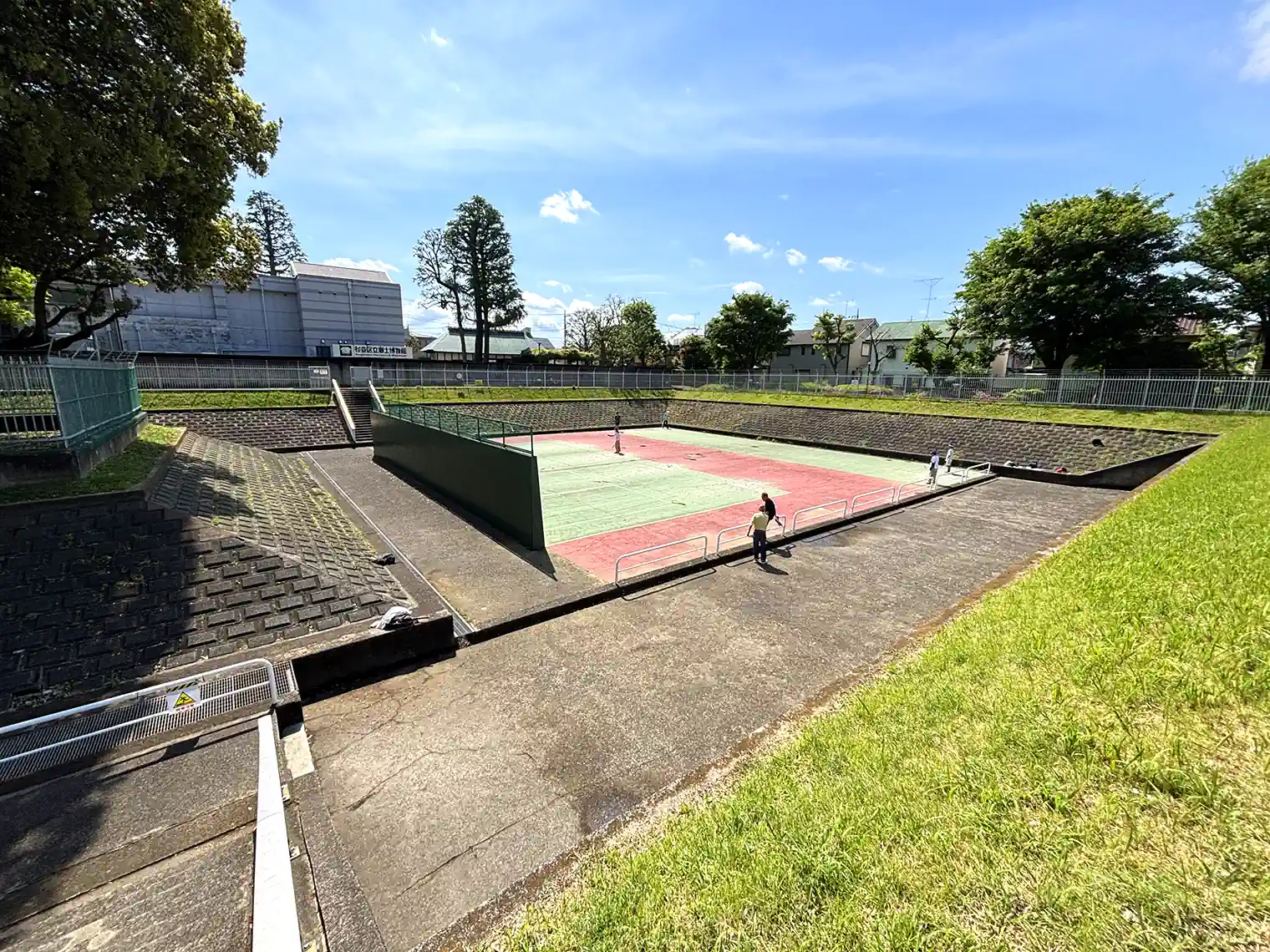 壁打ち庭球練習場