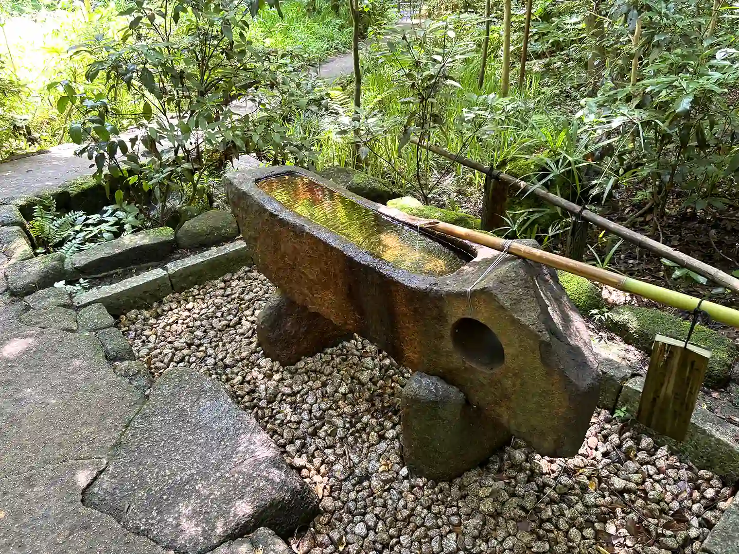 手水鉢（ちょうずばち）