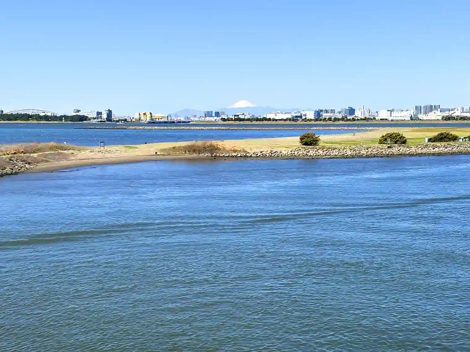 葛西渚橋から見る東京湾