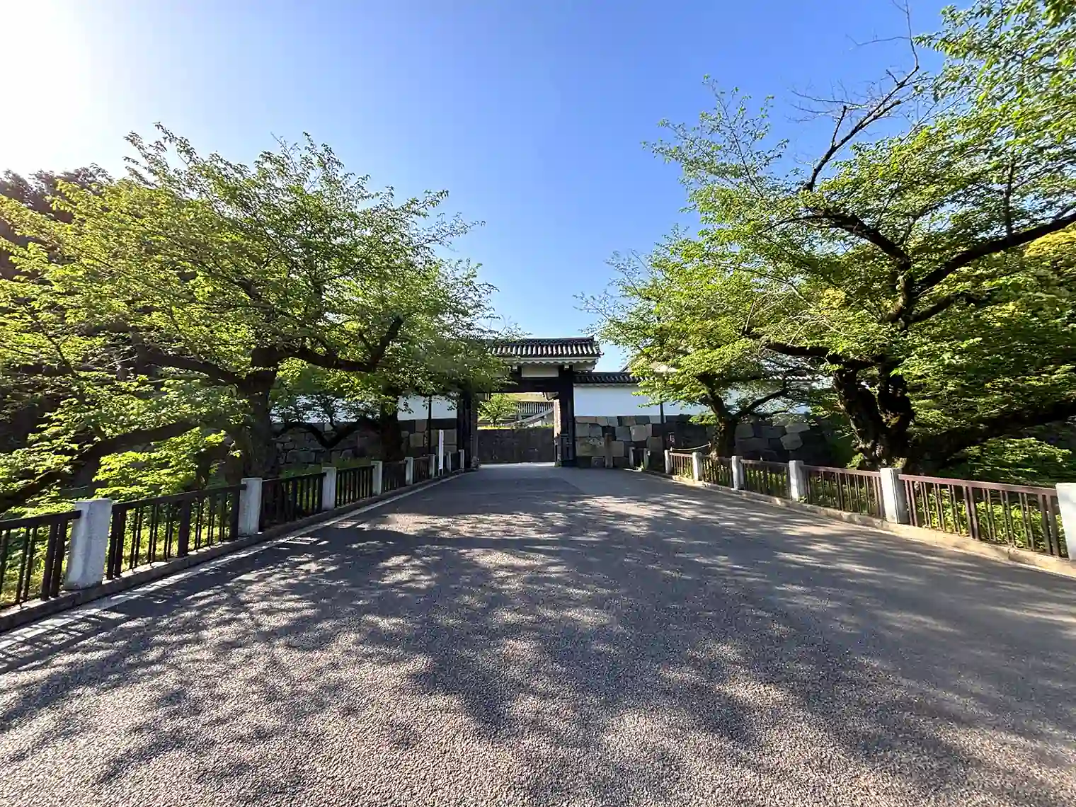 田安門川公園入口