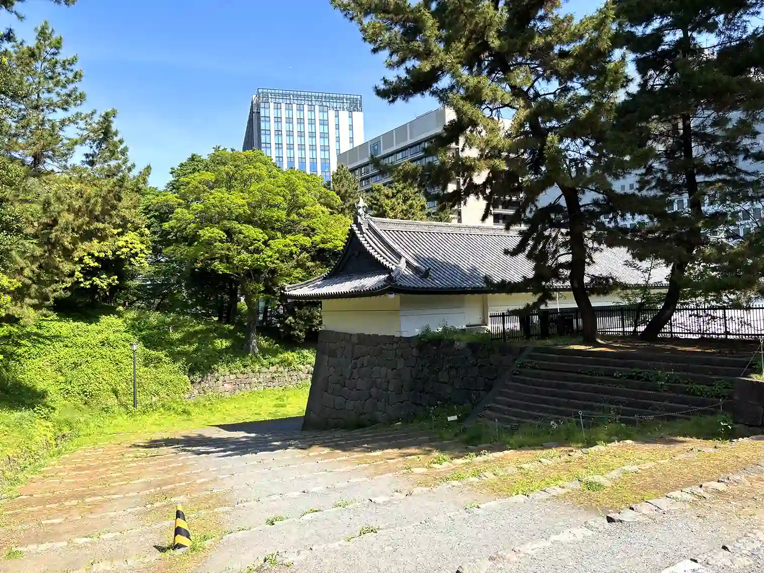 清水門へ向かう階段