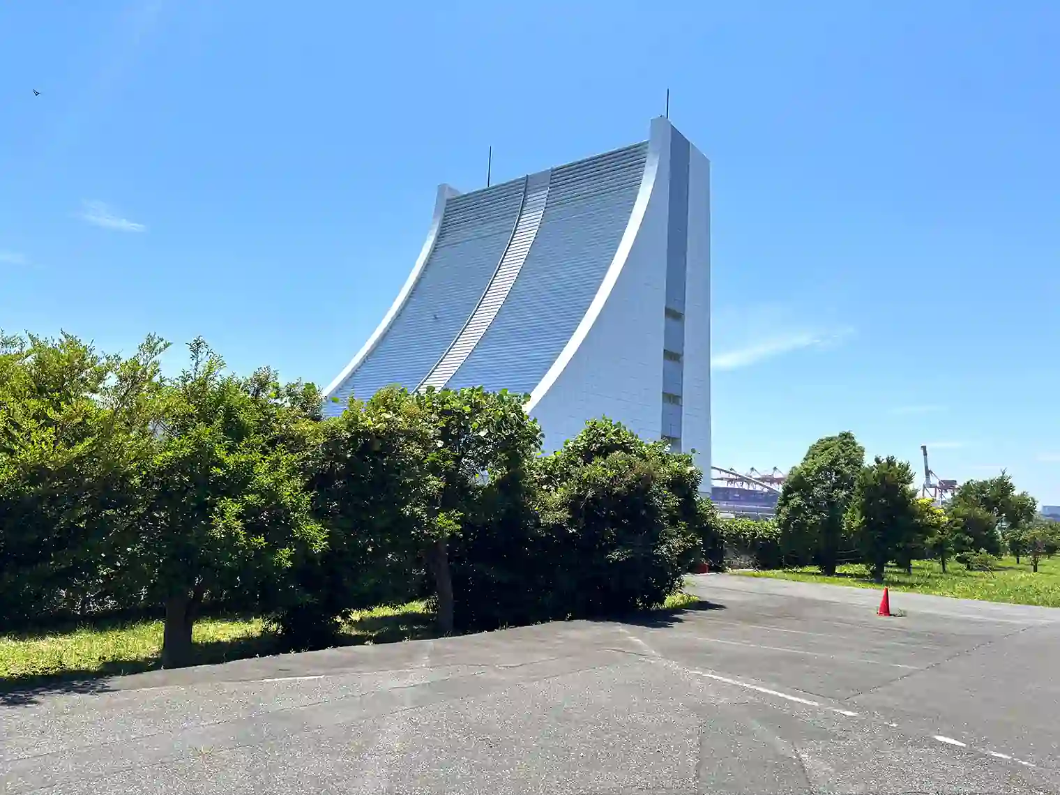 東京湾トンネルの換気塔