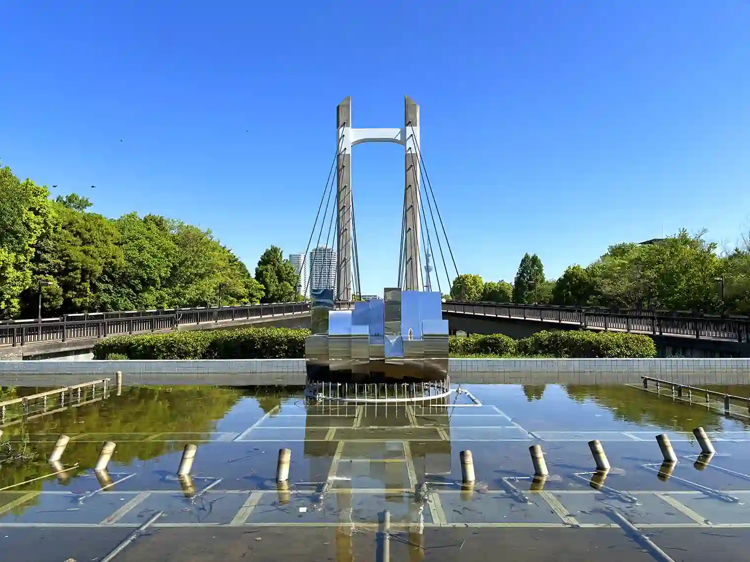 噴水と木場公園大橋