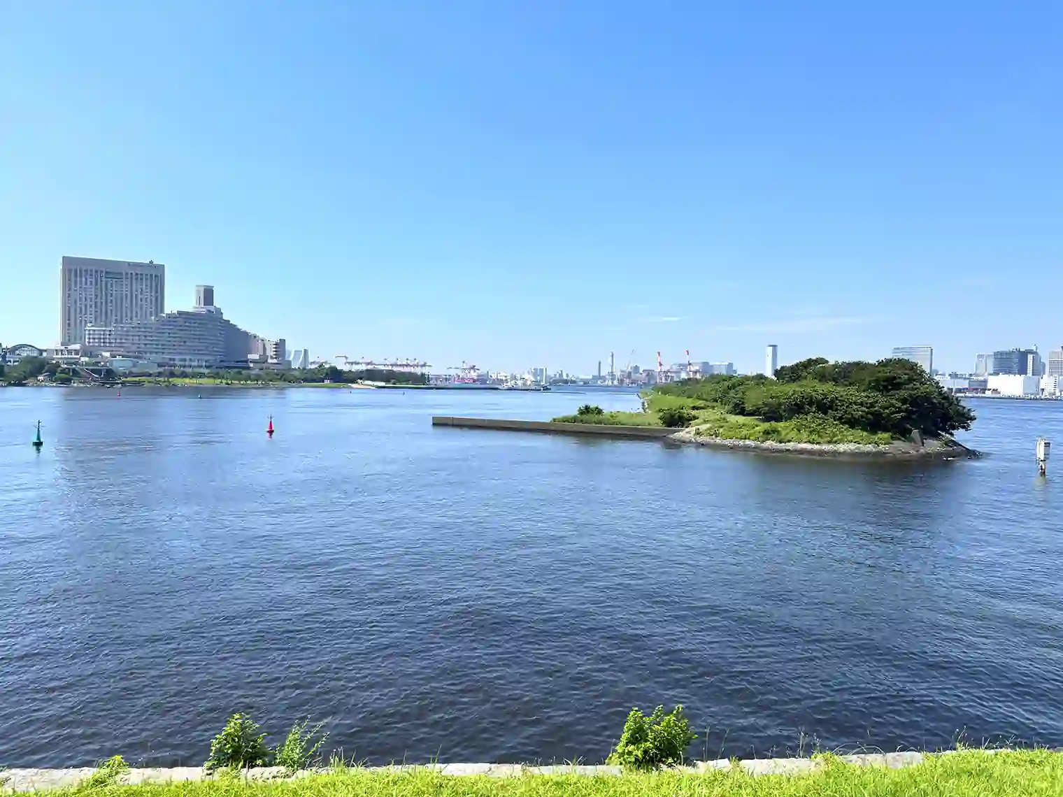 台場公園から眺める鳥の島