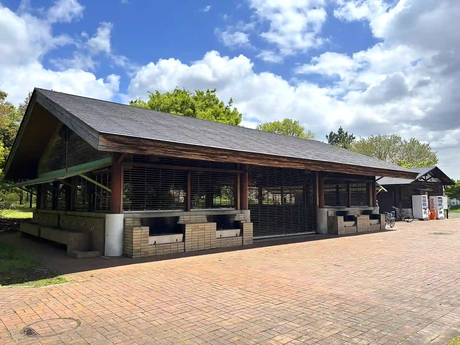 キャンプ広場の管理棟（B地区）
