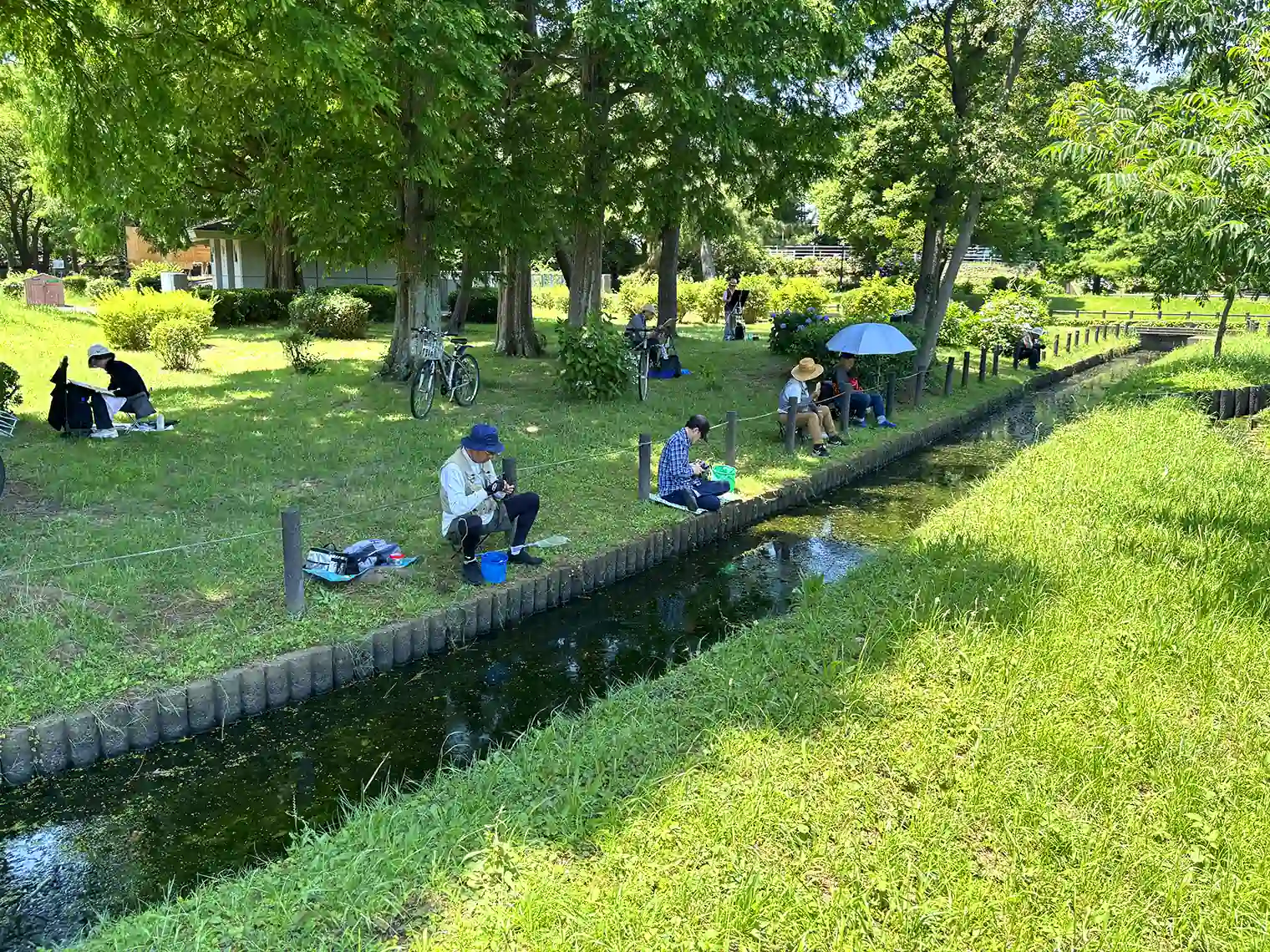 釣りを楽しむ人たち