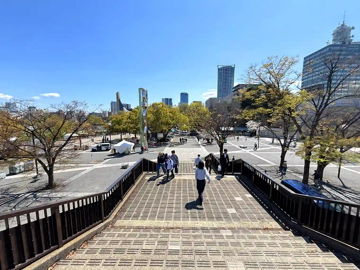 イベント広場へ向かう陸橋
